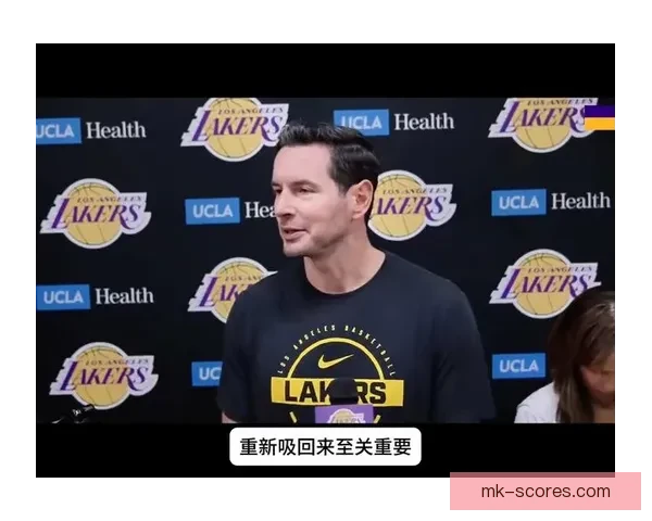 雷迪克:不会让艾顿和海斯更多外线三分 詹姆斯的表现已超越语言赞美 雷迪克:不会让艾顿和海斯更多外线三分 詹姆斯的表现已超越语言赞美